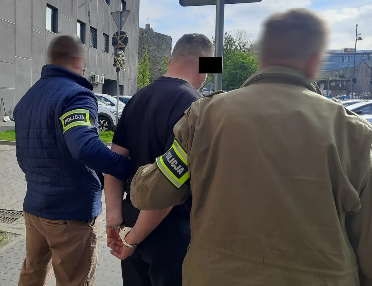 Ponad 11 kilogramów środków odurzających przejęli policjanci z Wydziału do walki z Przestępczością Narkotykową Komendy Miejskiej w Łodzi. Zatrzymali trzech mężczyzn.
