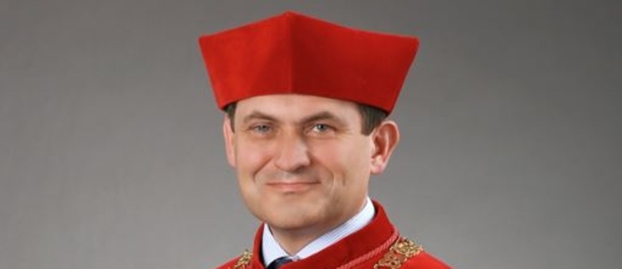 Prof. Piotr Jedynak został dziś wybrany 307. rektorem Uniwersytetu Jagiellońskiego - najstarszej uczelni w Polsce. Wyboru dokonało Kolegium Elektorów.



