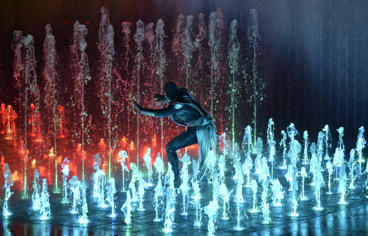 Inauguracyjny pokaz specjalny rzeszowskiej fontanny multimedialnej zaplanowano na czwartek, 4 maja, na g. 21.30. Widzowie będą mogli zobaczyć program z udziałem aktorów: "Folk dookoła świata" i "Walkę Tytanów".