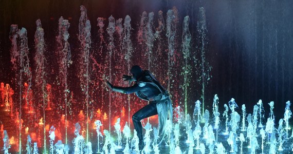 Inauguracyjny pokaz specjalny rzeszowskiej fontanny multimedialnej zaplanowano na czwartek, 4 maja, na g. 21.30. Widzowie będą mogli zobaczyć program z udziałem aktorów: "Folk dookoła świata" i "Walkę Tytanów".