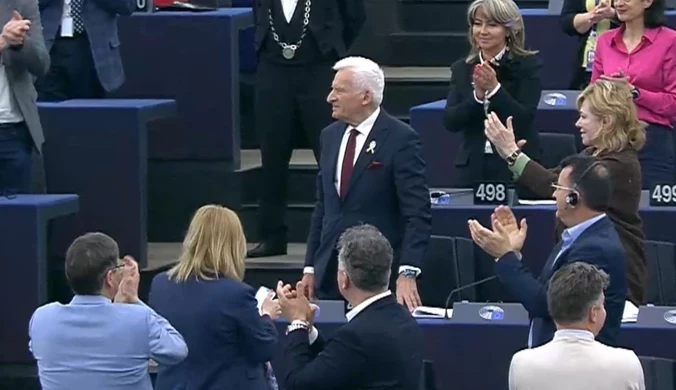 Owacje na stojąco dla Jerzego Buzka. "Nasz przewodniczący"