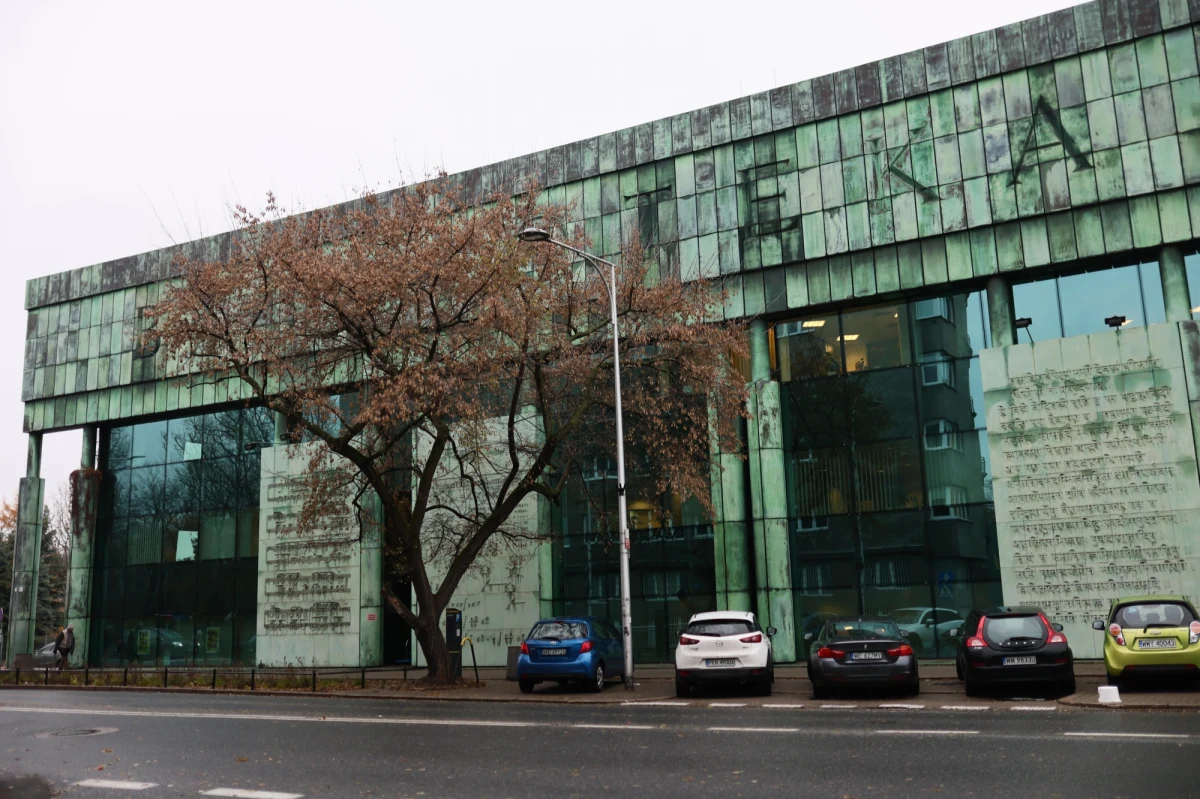 Jednemu z zatrzymanych przedstawiono już zarzuty. Pozostali usłyszą je wkrótce. Śledztwo w sprawie kradzieży starodruków z Biblioteki Uniwersytetu Warszawskiego ma charakter międzynarodowy. Tropy wiodą m.in. do Gruzji i na Litwę.