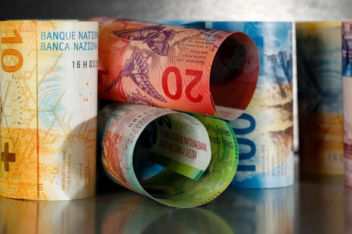 Wielkie zwycięstwo frankowiczów! Izba Cywilna Sądu Najwyższego wydała właśnie wyczekiwaną od lat uchwałę. Ma być ona drogowskazem dla sądów powszechnych przy rozstrzyganiu spraw dotyczących kredytów hipotecznych we frankach szwajcarskich.