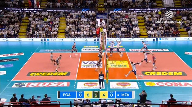 Skrót trzeciego meczu finału SuperLega Sir Susa Vim Perugia – Mint Vero Volley Monza 3:1 (25:15, 25:18, 24:26, 25:19). Po trzech starciach w serii do trzech zwycięstw Perugia prowadzi 2-1.

