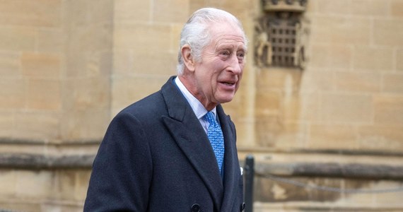 Brytyjskie i amerykańskie media donoszą, że leczenie chorego na raka Karola III nie przebiega tak dobrze, jak się spodziewano. Stan monarchy ma się pogarszać. "The Daily Beast" informuje, że wprowadzono zmiany w planach pogrzebu króla. 