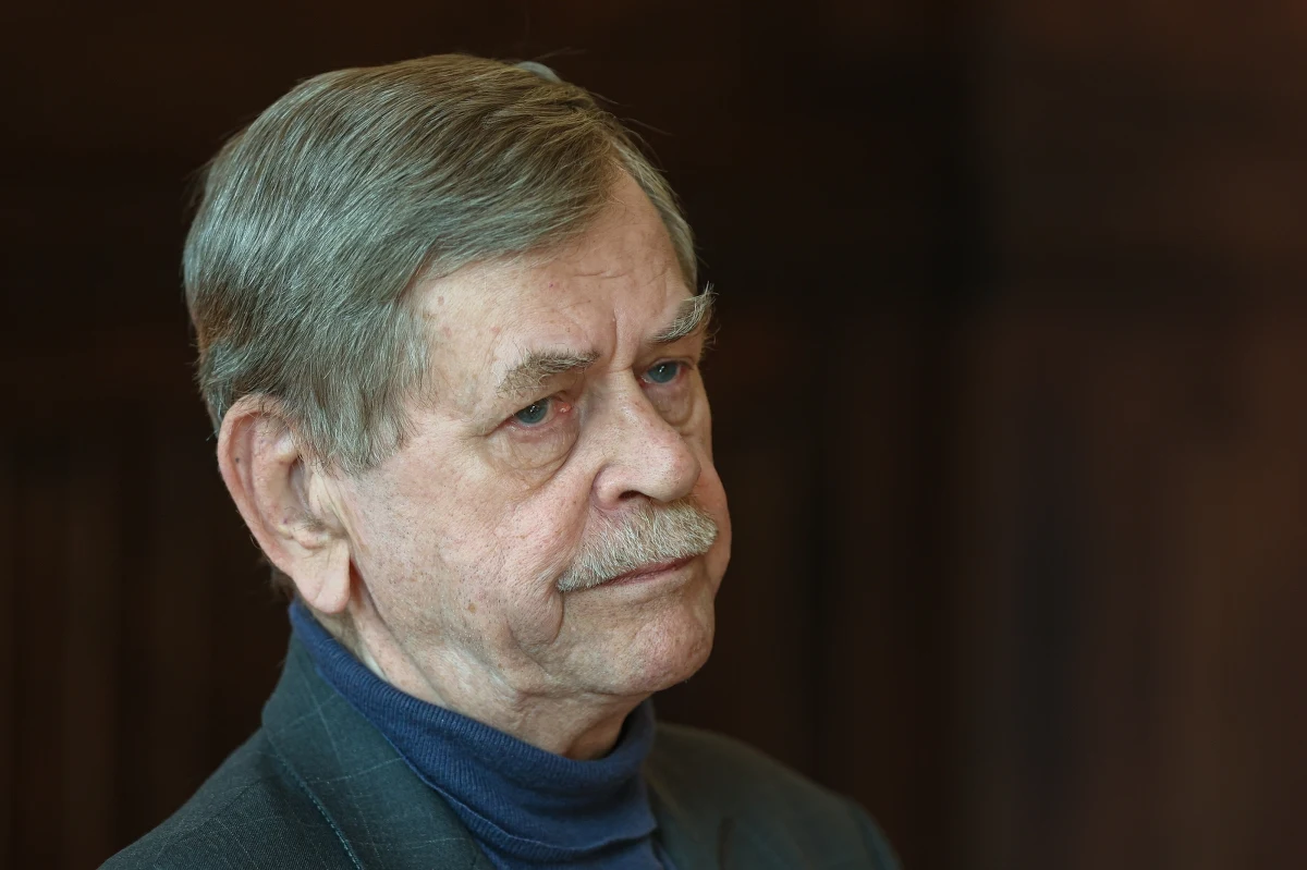 Katowicki sąd uniewinnił byłego ministra spraw wewnętrznych i administracji Krzysztofa Janika oskarżonego o przyjmowanie łapówek od przedstawicieli katowickiej firmy z branży górniczej. Wyrok nie jest prawomocny. 