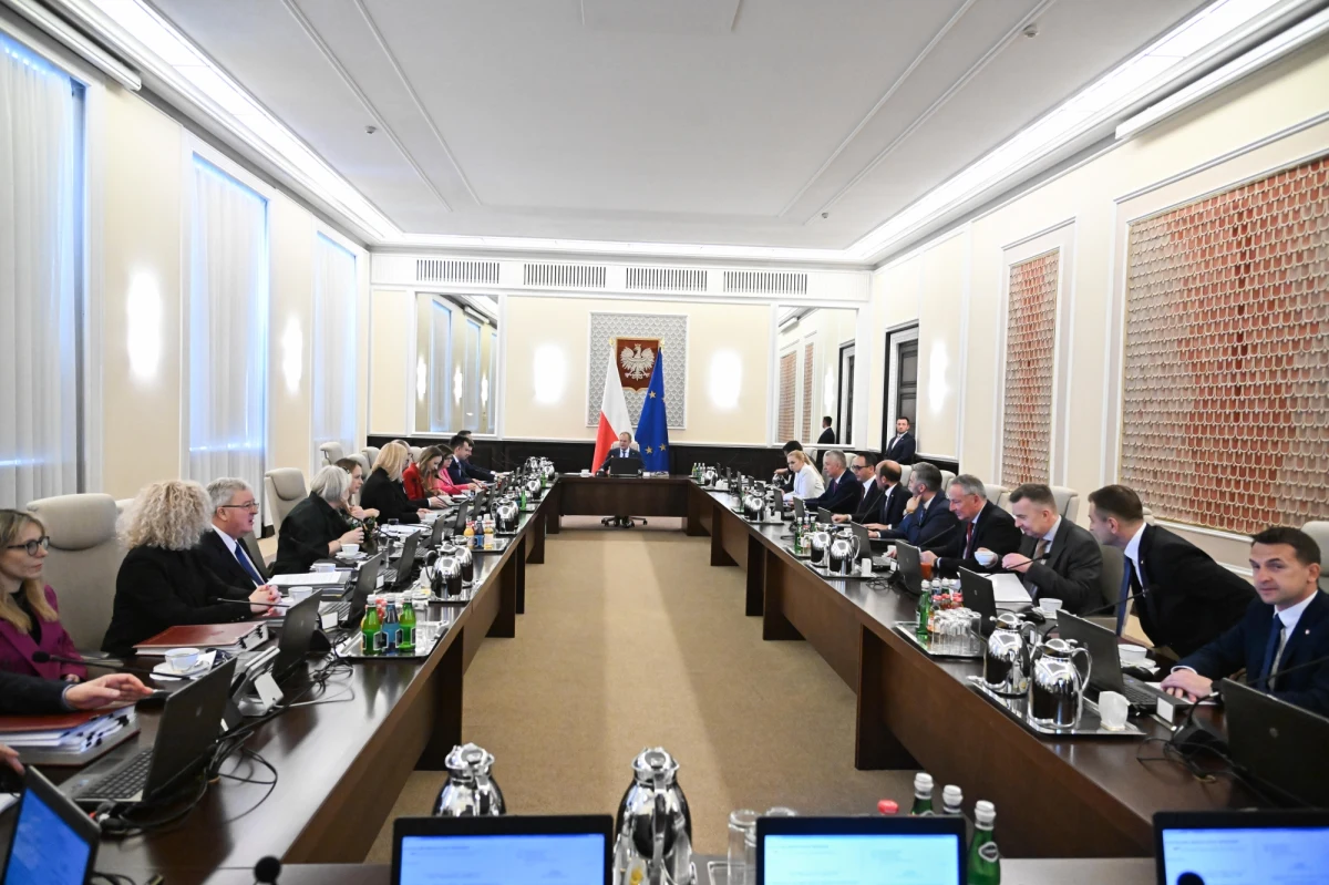 Agnieszka Pomaska, Małgorzata Kidawa-Błońska i Tomasz Siemoniak - to osoby, które mogą zastąpić obecnych ministrów kandydujących w wyborach do europarlamentu. Oficjalnie jednak nowych szefów resortu poznamy 10 maja. 