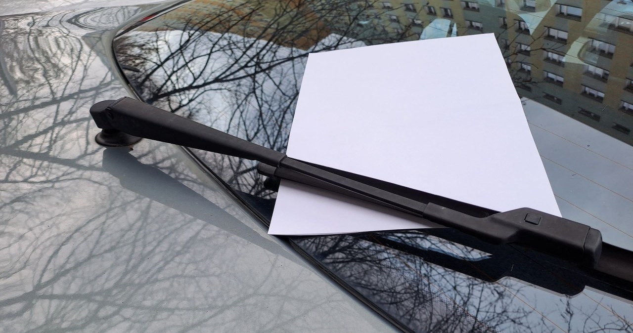 Kartka na szybie i auto znika. Nowa metoda kradzieży w Polsce