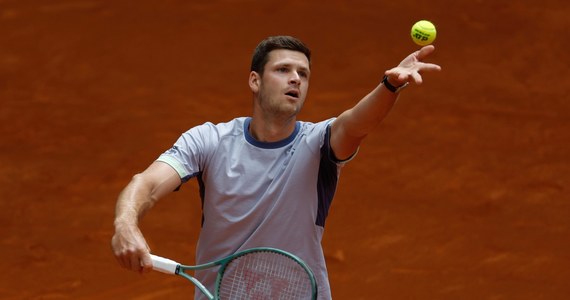 Hubert Hurkacz pozostaje w grze w turnieju ATP 1000 na kortach ziemnych w Madrycie. W drugiej rundzie Polak pokonał 6:1, 7:5 Brytyjczyka Jacka Drapera.