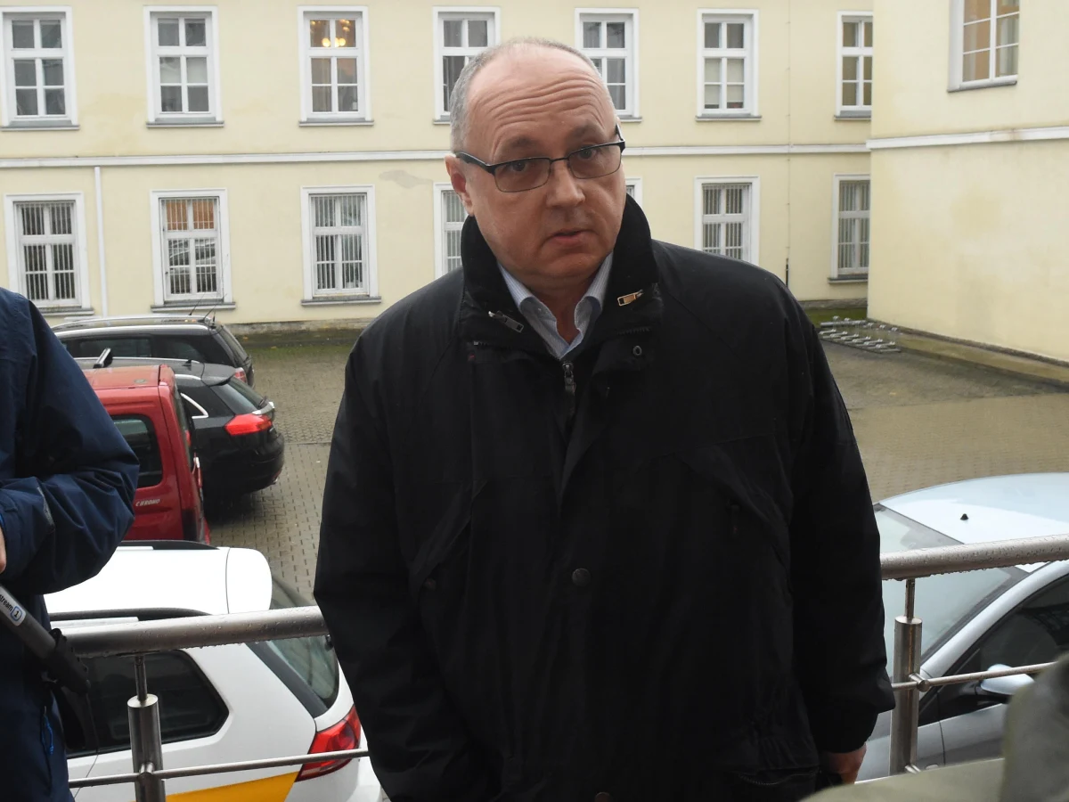 ​Prokuratura Okręgowa w Warszawie umorzyła śledztwo przeciwko byłym szefom Służby Kontrwywiadu Wojskowego - gen. Januszowi Noskowi, gen. Piotrowi Pytlowi oraz pułkownikowi Krzysztofowi Duszy - poinformował adwokat jednego z oficerów Antoni Kania-Sieniawski.