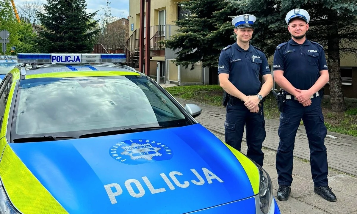 Żyrardowscy policjanci eskortowali auto z 4-letnią dziewczynką, która jechała na przeszczep nerki. Radiowóz pomógł szybko dojechać małej pacjentce prosto pod drzwi szpitala w Warszawie.