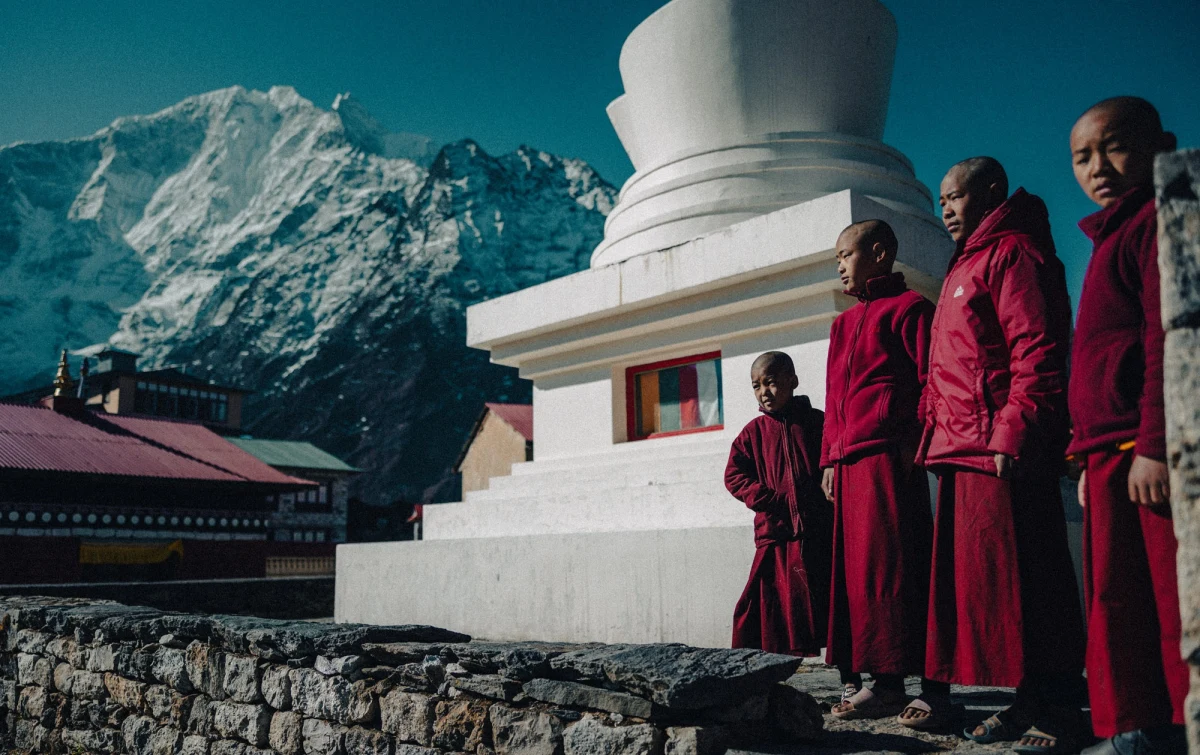 Zakończył się drugi etap wyprawy Mateusza Waligóry Asekol Everest Expedition, która zakłada dotarcie na najwyższy szczyt Ziemi z poziomu morza. Etap trekkingowy trwający od 4 kwietnia upływał pod znakiem dalszego zdobywania wysokości od leżącego na 3850 m n.p.m. Tengboche po bazę pod Everestem ulokowaną na ok. 5250 m n.p.m.