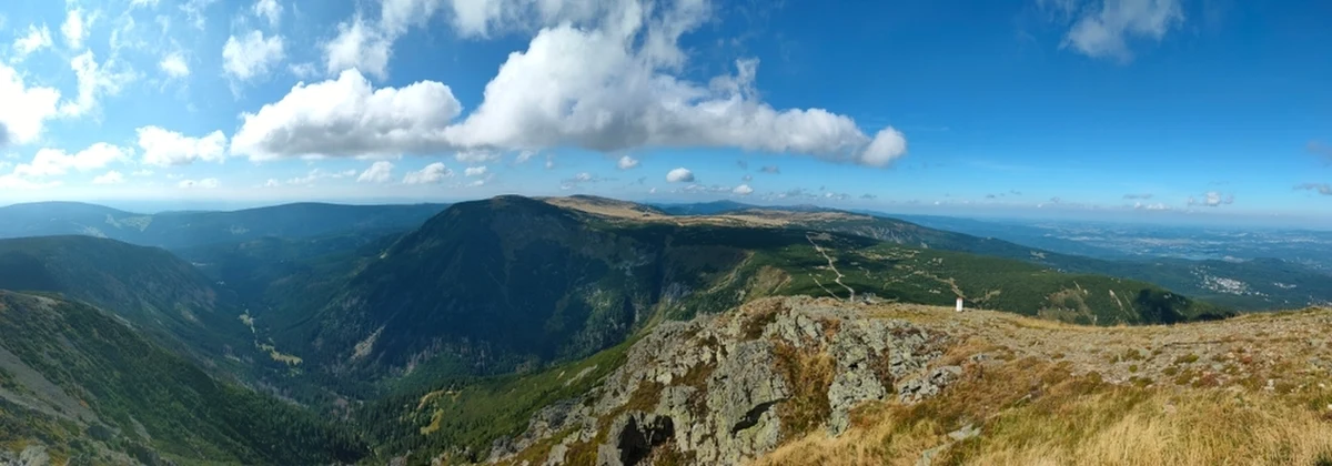 W drugiej połowie kwietnia pogoda nas nie rozpieszczała. Ocieplenie zdaje się jednak ponownie napływać do polski. W rozmowie z meteorologiem z Karkonoskiego Parku Narodowego Marcin Jędrych pytał, czy "odwrotu zimy" możemy spodziewać się także w Karkonoszach.