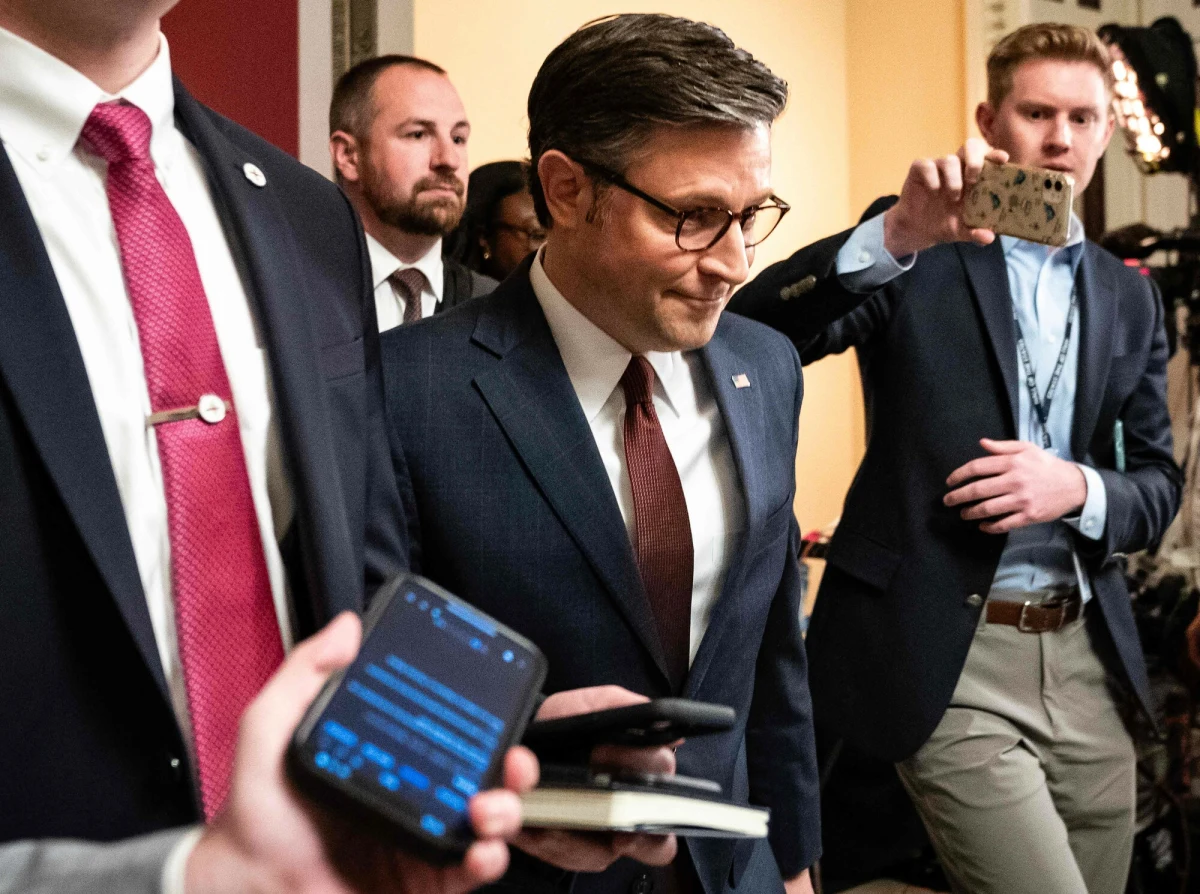 Rosjanie nasilają ataki na wschodzie Ukrainy. Siły Władimira Putina chcą zmaksymalizować zdobycze terytorialne, póki do Kijowa nie dotarła jeszcze pomoc z Zachodu. Tymczasem Politico ujawnia, że wsparcie amerykańskie dotrze na front w ostatniej chwili. W czasie grudniowej rozmowy ze spikerem Mike'iem Johnsonem Wołodymyr Zełenski podał termin, w którym Ukrainie skończą się zasoby do odpierania rosyjskiej nawałnicy.