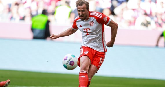 Bayern Monachium pokonał u siebie Eintracht Frankfurt 2:1 w 31. kolejce piłkarskiej ekstraklasy Niemiec. Obie bramki zdobył Anglik Harry Kane, który z 35 golami goni rekord sezonu Roberta Lewandowskiego (41). Czwarty w tabeli RB Lipsk wygrał z piątą Borussią Dortumund 4:1.