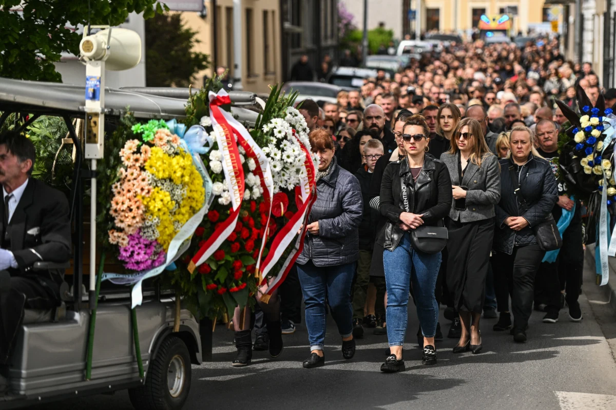 Organizacja humanitarna World Central Kitchen wznawia działalność w Strefie Gazy. Nowy punkt żywienia, który powstanie w Strefie, zostanie nazwany od imienia Damiana Sobola - Polaka zabitego w izraelskim ataku na konwój humanitarny.