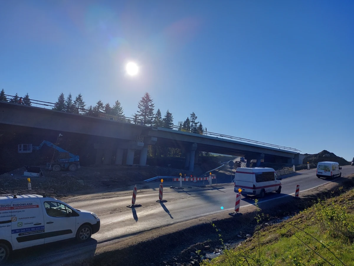 Dziś w południe zmieni się organizacja ruchu w Rdzawce na zakopiance. Na odcinku o długości 250 metrów kierowcy pojadą starą drogą krajową DK47.