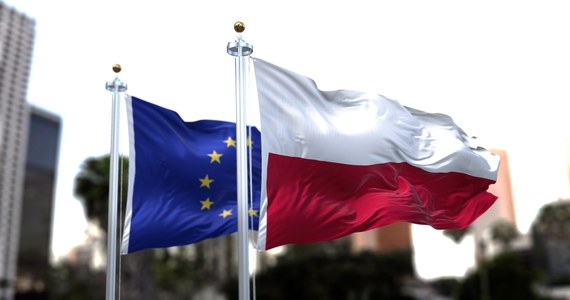 Większość Polaków pozytywnie ocenia skutki 20-letniej obecności Polski w Unii Europejskiej. O opinię tuż przed 20. rocznicą polskiej akcesji do UE, zapytaliśmy w sondażu przygotowanym dla RMF FM i "Dziennika Gazety Prawnej".