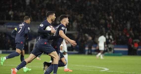 Piłkarze Paris Saint-Germain na trzy kolejki przed końcem rozgrywek ekstraklasy zapewnili sobie 12. w historii klubu i trzecie z rzędu mistrzostwo Francji po tym, jak Olympique Lyon wygrał 3:2 z AS Monaco.