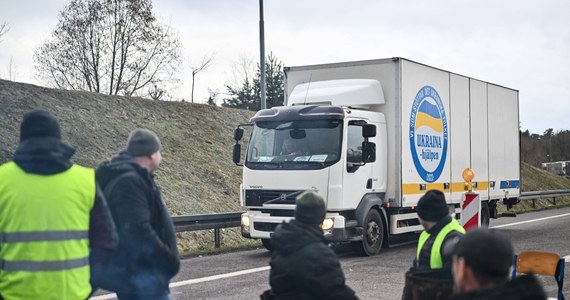 Zakończył się protest rolników przed przejściem z Ukrainą w Hrebennem (Lubelskie). Ruch ciężarówek w kierunku granicy odbywa się na bieżąco. Rolnicy złożyli wniosek o przedłużenie zgromadzenia, ale burmistrz nie wyraził na to zgody. Protestujący mogą odwołać się od tej decyzji do sądu.
