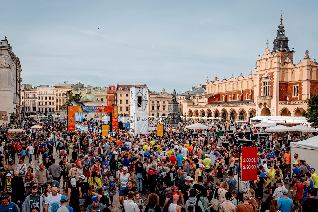 21. Cracovia Maraton spotkał się z ogromnym zainteresowaniem – nie tylko uczestników /fot. Tomasz Śmietana / Archiwum ZIS