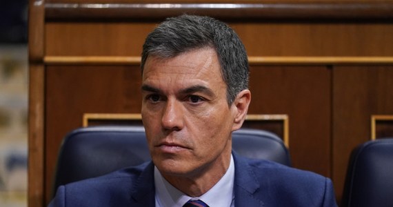 Premier Hiszpanii Pedro Sanchez ogłosił, że pozostanie na stanowisku szefa rządu. Sanzchez rozważał rezygnację w związku z oskarżeniami korupcyjnymi pod adresem jego żony.