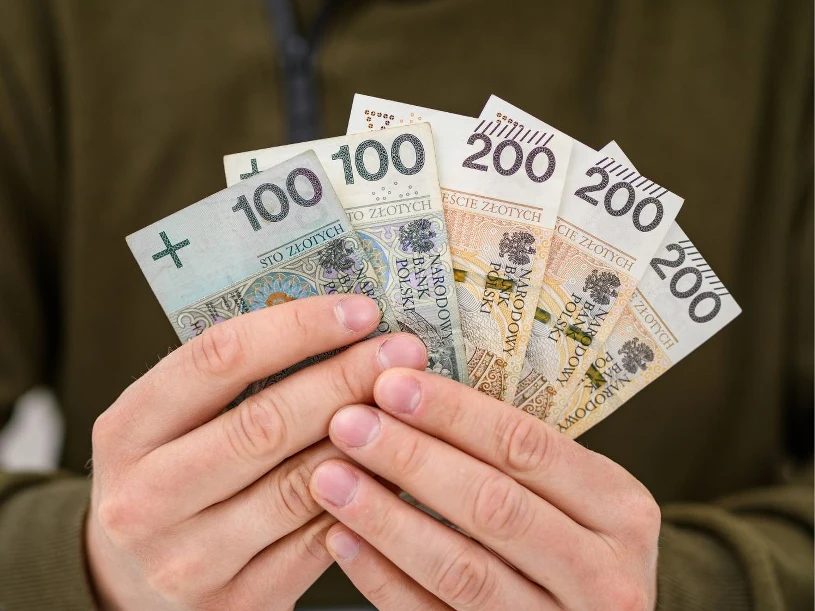 Jak wypłacane jest 800 plus? Rodzice mogą liczyć na tylko jedno rozwiązanie