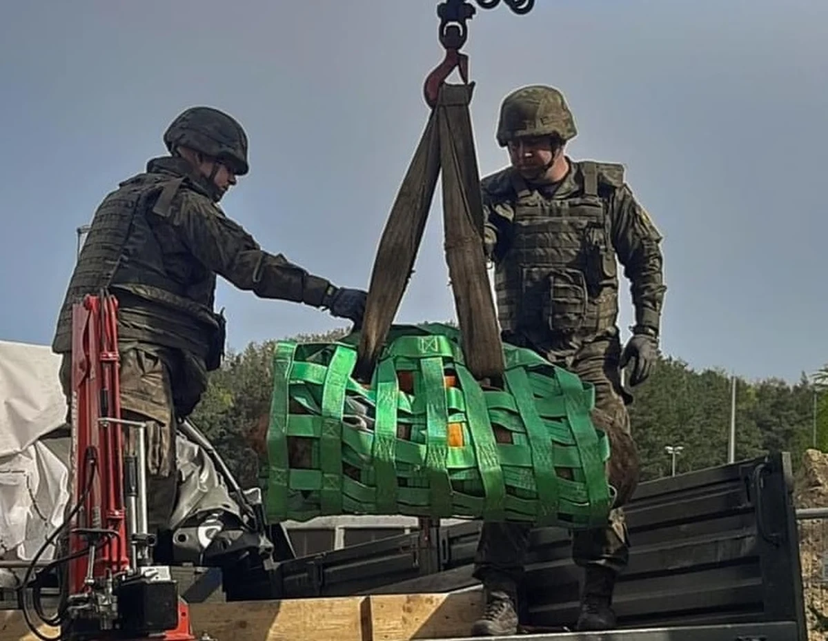 Akcja podjęcia niewybuchu znalezionego w pobliżu ul. Kwietniowej w Kazimierzu (Pomorskie) została zakończona. Mieszkańcy części Kazimierza, Dębogórza oraz Dębogórza-Wybudowania mogą bezpiecznie wrócić do swoich domów. Ruch na drogach został w pełni wznowiony.