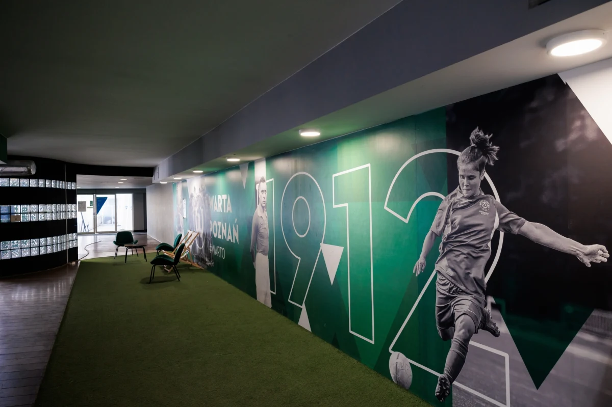 Przez kilka ostatnich lat klub Warta Poznań funkcjonował w Grodzisku Wielkopolskim, ale komisja licencyjna PZPN nie zgadza się dalej na taki scenariusz. Klub zgłosił zatem gotowość do gry na stadionie miejskim, gdzie występuje już poznański Lech.