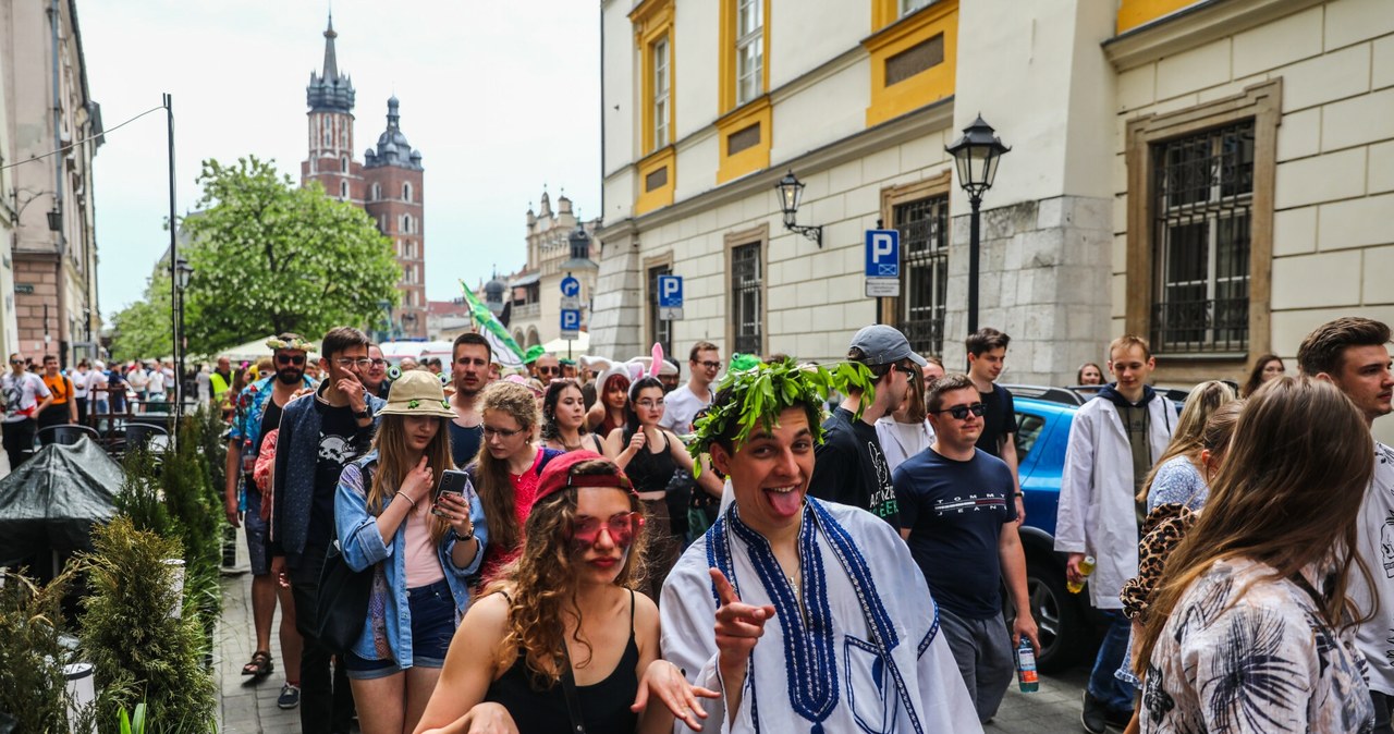 W dniach 13-19 maja odbędą się Juwenalia Krakoskie. Podczas święta studentów na kilku scenach wystąpią m.in. Golec uOrkiestra, Dżem, T.Love, Kwiat Jabłoni, Majka Jeżowska, Kult, Daria Zawiałow, Nocny Kochanek, Myslovitz, a także gwiazdy rapu - Kizo, Kubańczyk, Kinny Zimmer, Young Igi, PRO8L3M i Kaz Bałagane.