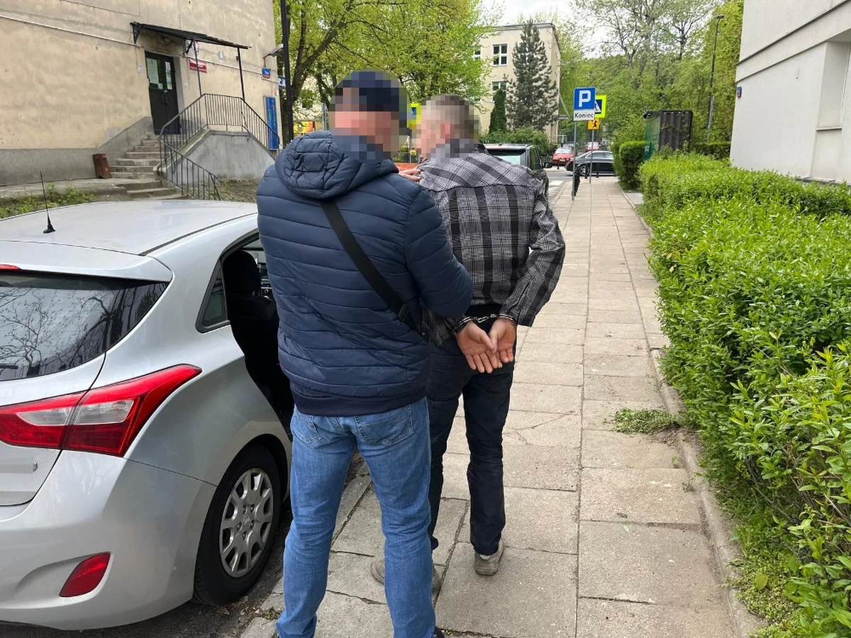 Straty o wartości około 100 tys. złotych spowodował 41-letni obywatel Ukrainy, który kilkukrotnie włamał się do remontowanego ośrodka dla dzieci w centrum Warszawy i m.in. ukradł nowo zamontowane instalacje elektryczne - dowiedział się reporter RMF FM Krzysztof Zasada. 41-latek został tymczasowo aresztowany.