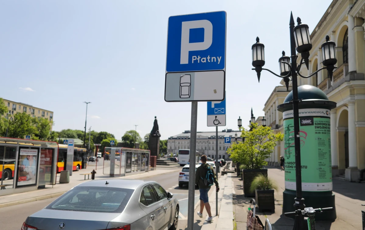 W tym roku długi weekend majowy ułożył się tak, że przez pięć dni, od środy do godz. 8 w poniedziałek, kierowcy parkujący w Strefie Płatnego Parkowania nie będą musieli płacić za postój.