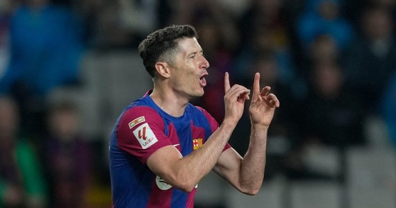 Piłkarze Barcelony wygrali u siebie z Valencią 4:2 na zakończenie 33. kolejki hiszpańskiej ekstraklasy. Robert Lewandowski strzelił dwa gole głową, a w doliczonym czasie trafił do bramki z rzutu wolnego. To pierwszy hat-trick kapitana reprezentacji Polski w La Liga.