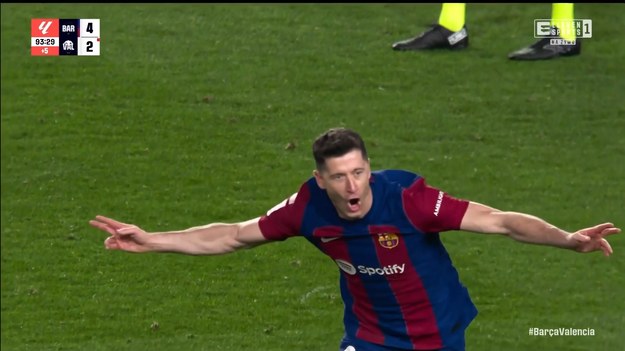 Robert Lewandowski przeżył w poniedziałek wielki wieczór w barwach FC Barcelona. Polak ustrzelił pierwszego hat-tricka dla "Blaugrany" i na dodatek klasycznego, zwieńczonego pięknym golem z rzutu wolnego. Ostatecznie jego zespół wygrał z Valencią 4:2, a on sam zebrał za swój występ znakomite oceny. Hiszpańska prasa nie szczędziła mu komplementów nagłówkach, a "Mundo Deportivo" nazwało go "Lewantreskim".
