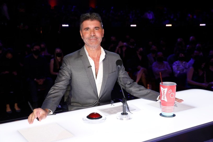Simon Cowell uznawany jest za najbardziej aroganckiego i wrednego sędziego w amerykańskim "Idolu”. Uczestnicy często muszą znosić jego nieprzychylne komentarze, które nie zawsze dotyczą jedynie ich śpiewu. Jednej z wokalistek udało się sprowokować jurora do przeprosin. Jak tego dokonała?