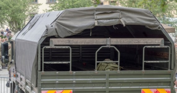 Dziewięciu żołnierzy trafiło na obserwację do szpitala po wypadku przy granicy polsko-białoruskiej. We wtorek rano w miejscowości Kondratki wojskowa ciężarówka zjechała do rowu.