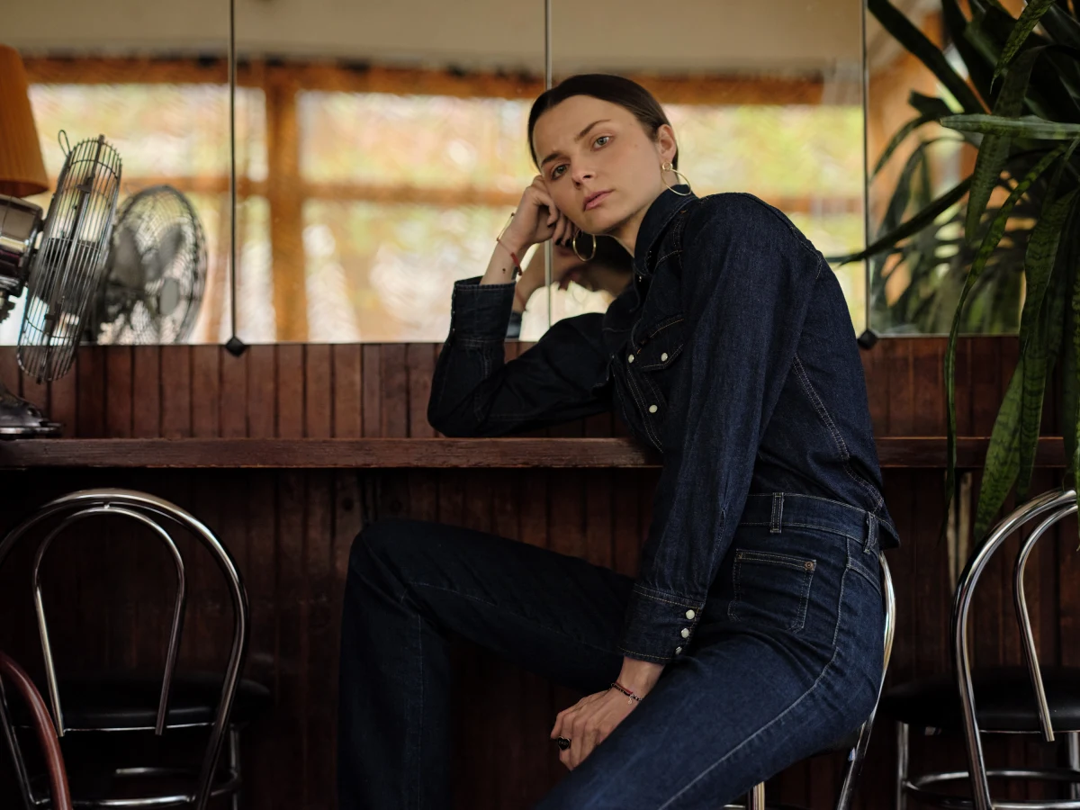 Jedna z najbardziej ekscytujących artystek młodego pokolenia na polskiej scenie muzycznej, wystąpi na Gali Zamknięcia Festiwalu Mastercard OFF CAMERA 2024 już 4 maja 2024 roku w Sali Audytoryjnej im. Krzysztofa Pendereckiego w Centrum Kongresowym ICE Kraków. Uczestniczki i uczestnicy będą mieli szansę doświadczyć unikalnej mieszanki energii, pasji i muzycznej perfekcji, które są znakiem rozpoznawczym artystki. 