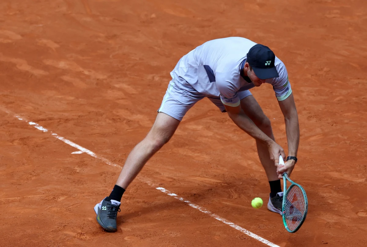 Hubert Hurkacz odpadł z turnieju ATP Masters 1000 w Madrycie. Polak rozstawiony z numerem ósmym przegrał z turniejową „12” Amerykaninem Taylorem Fritzem 6:7 (2-7), 4:6. Mecz trwał godzinę i 28 minut.