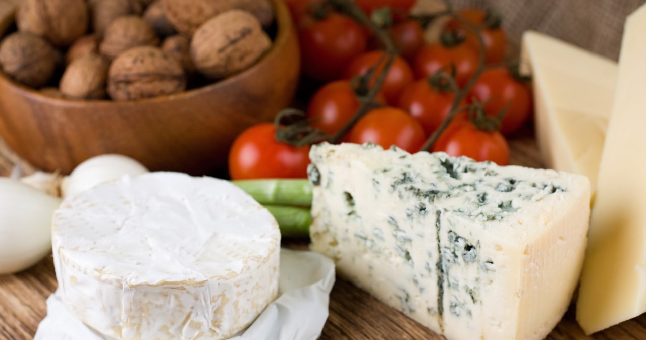 Seniorzy powinni jeść go częściej. Ten ser działa lepiej niż suplementy