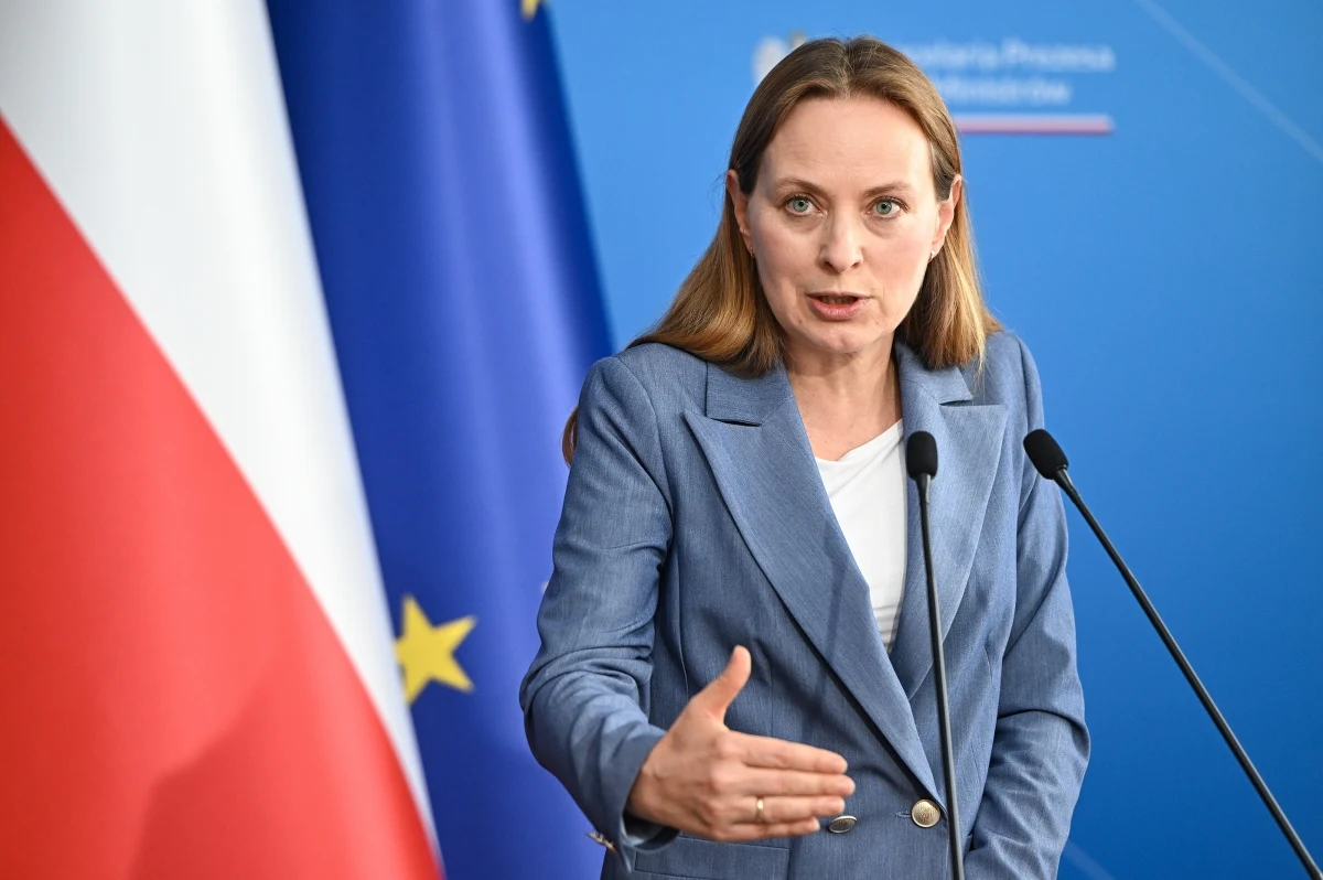 Rewizja Krajowego Planu Odbudowy została przyjęta przez Radę Ministrów - poinformowała minister funduszy i polityki regionalnej Katarzyna Pełczyńska-Nałęcz. Jedną ze zmian jest to, że nie będzie podatku od aut spalinowych.