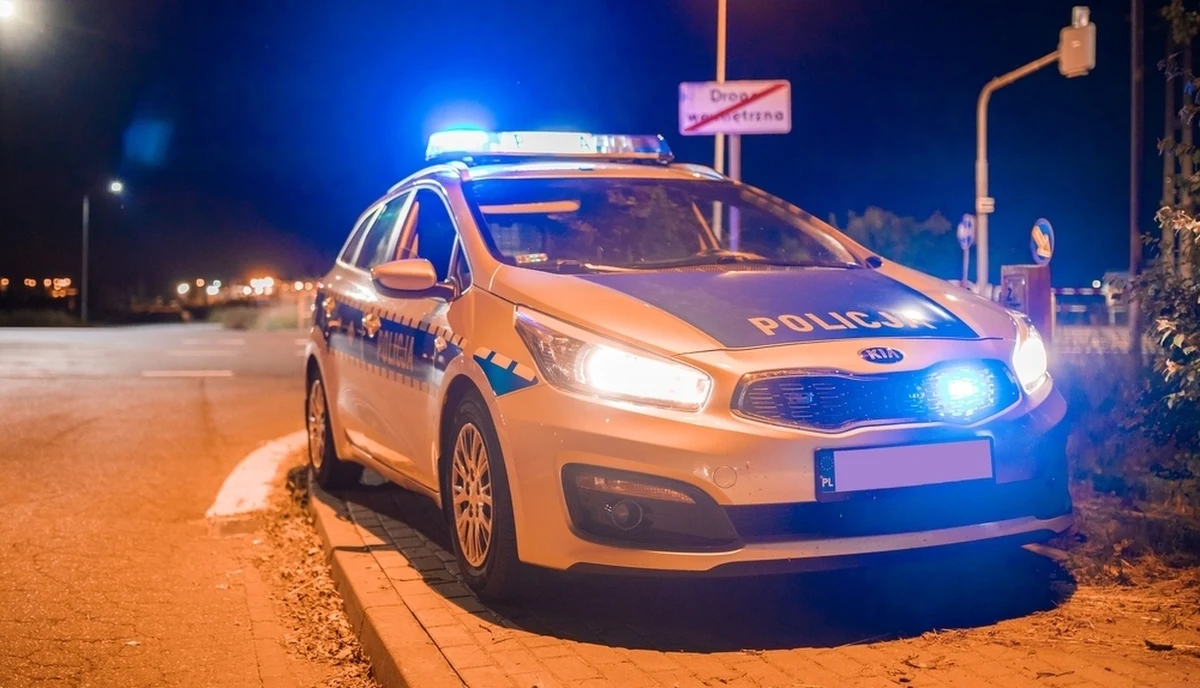 We wtorek wieczorem w małopolskim Przeciszowie doszło do potrącenia dziecka przez samochód osobowy. Chłopcu na szczęście nic poważnego się nie stało. Policjanci ustalili, że dziecko przebywało przy drodze bez opieki dorosłych.