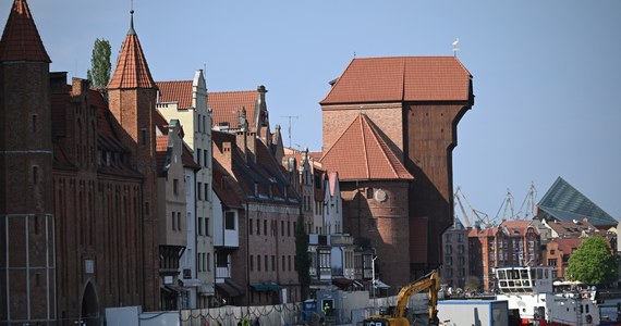 Żuraw - symbol Gdańska - po trwającej ponad dwa lata modernizacji znów jest dostępny dla zwiedzających. Powstały w pierwszej połowie XV wieku dźwig portowy jest największym i najstarszym z zachowanych obiektów tego typu w Europie. Jest zarazem jedną z bram wodnych Gdańska i filią Narodowego Muzeum Morskiego.