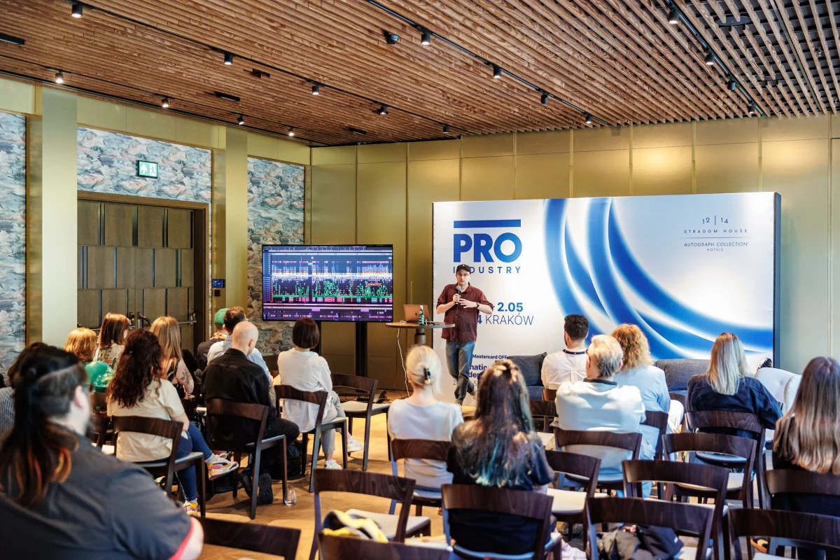 Dzień piąty oznacza oficjalny półmetek tegorocznej edycji Mastercard OFF CAMERA w Krakowie, ale Festiwal wciąż przyciąga ekscytującymi projekcjami, wydarzeniami, a także inspirującymi spotkaniami. Sprawdźcie, co czeka nas 1 maja.