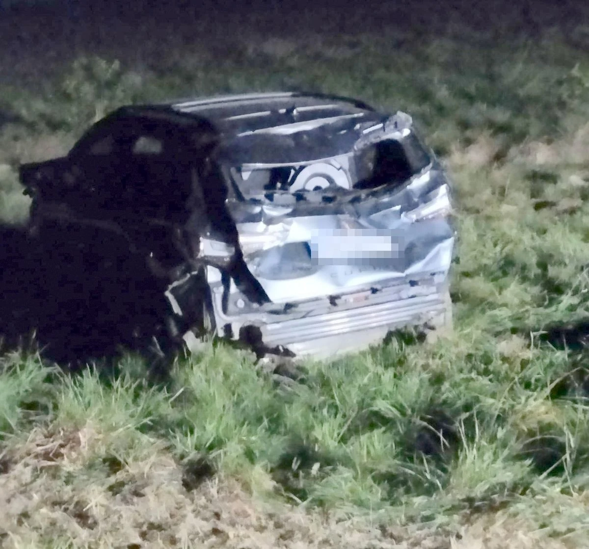 W miejscowości Orchówek na Lubelszczyźnie kierujący cuprą na łuku drogi stracił panowanie nad autem, uderzył w skarpę i dachował. Samochodem podróżowało czterech młodych mężczyzn. 23-letni pasażer zginął.