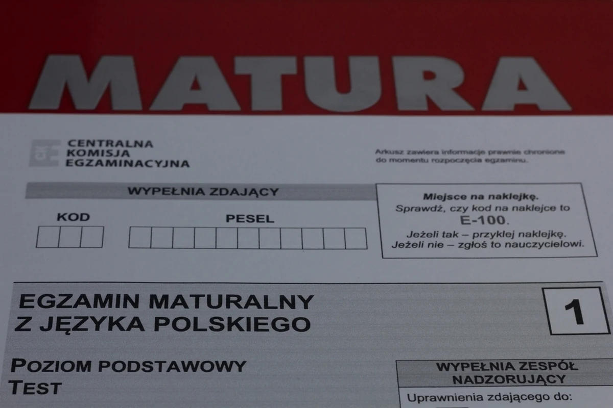 Matura z języka polskiego będzie pierwszym egzaminem dojrzałości, do którego podejdą tegoroczni abiturienci. Zaplanowano ją na 7 maja (wtorek). W tym artykule znajdziecie wszystkie terminy dotyczące matury z polskiego.