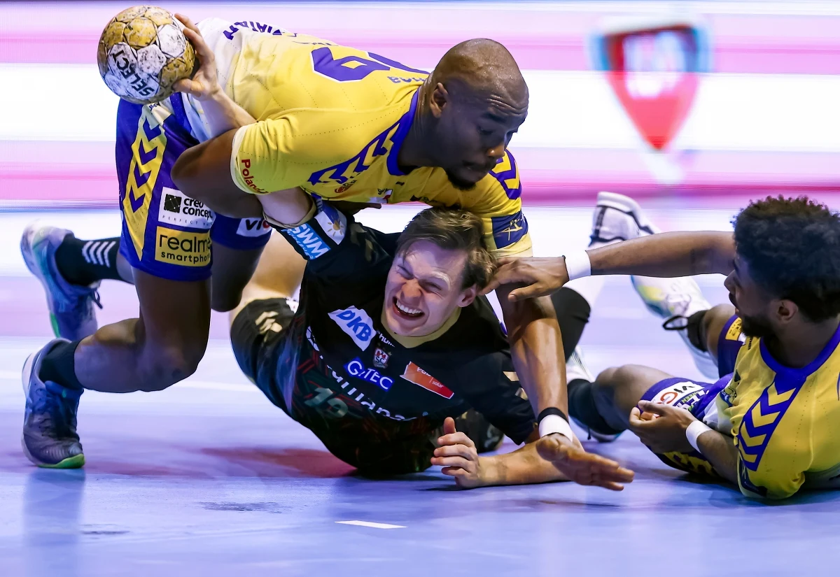 Piłkarze ręczni Industrii Kielce w rewanżowym meczu ćwierćfinałowym Ligi Mistrzów przegrali na wyjeździe z SC Magdeburg 22:23 (13:11). Pierwsze spotkanie polski zespół wygrał jedną bramką 27:26 i o awansie do Final Four zadecydowały rzuty karne, w których lepsi byli gospodarze 4-3.