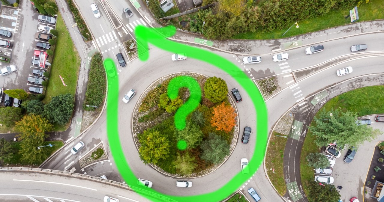 Czy można objeżdżać ronda prawym pasem? Kierowcy zaskoczeni tym przepisem