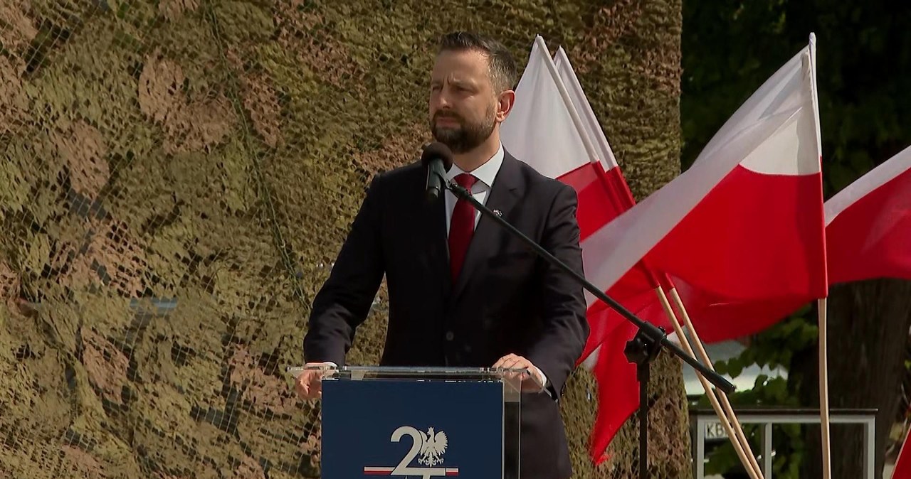  Kosiniak-Kamysz podczas Dnia Flagi. Biało-czerwona wymaga szacunku