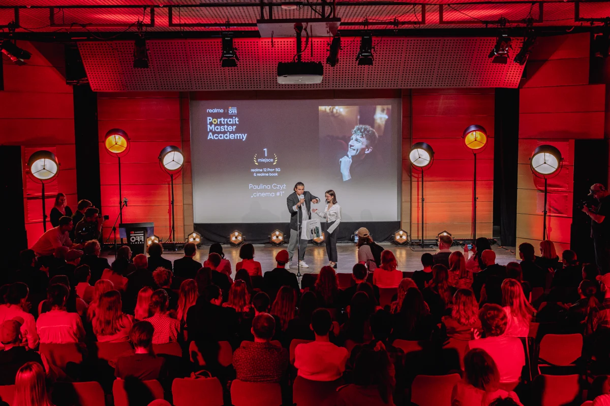 1 maja za nami, a więc 17. edycja Mastercard OFF CAMERA wchodzi w najgorętszy okres pod względem seansów. Szósty dzień festiwalu upłynął pod znakiem filmów konkursowych, rozmów z twórcami i… upału.