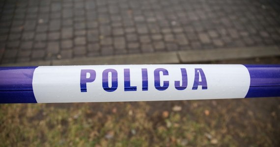 Policja i prokuratura wyjaśniają okoliczności rodzinnej tragedii w Herbach w powiecie lublinieckim (woj. śląskie). Jak dowiedzieli się reporterzy RMF FM, w jednym z mieszkań znaleziono tam ciała trzech osób - kobiety i dwójki jej dzieci w wieku przedszkolnym. 